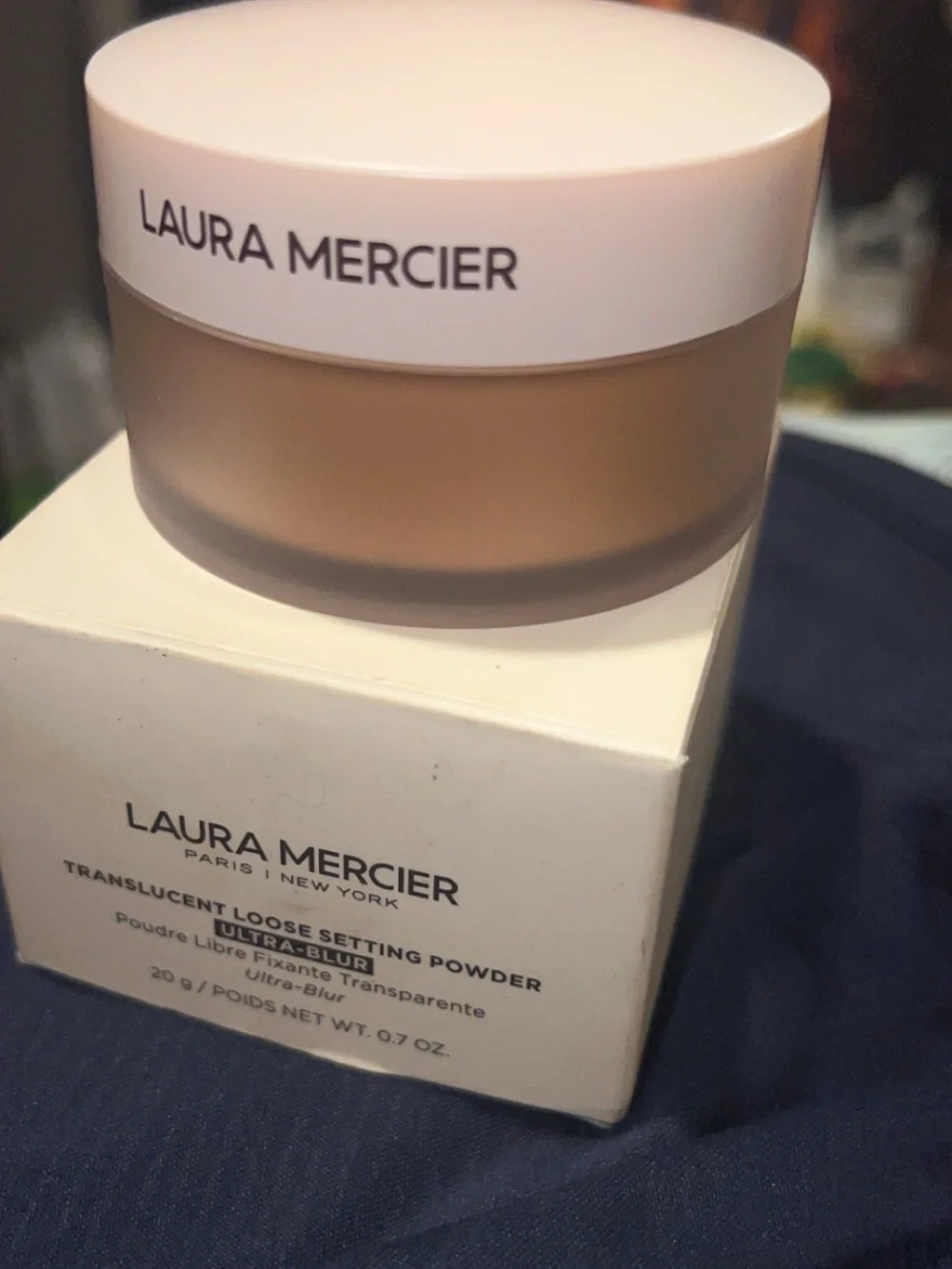 laura mercier Translucent Loose Setting Powder - Beige Jar with White Lid